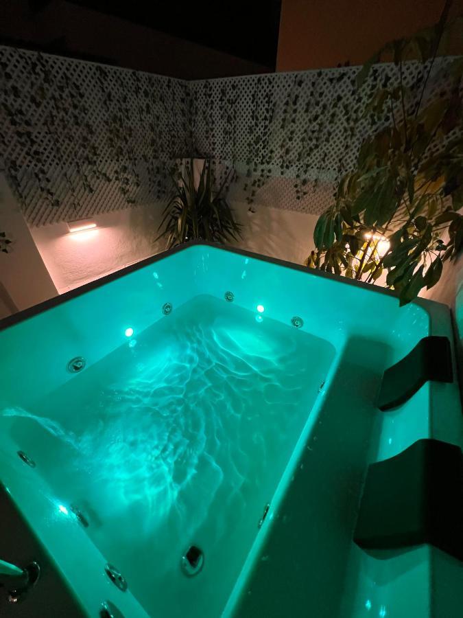 Downtown Apartment With Private Terrace & Jacuzzi Sevilla Dış mekan fotoğraf